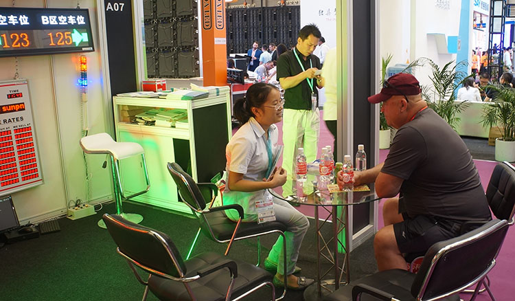 訊鵬科技收獲第十二屆上海國際LED展.jpg